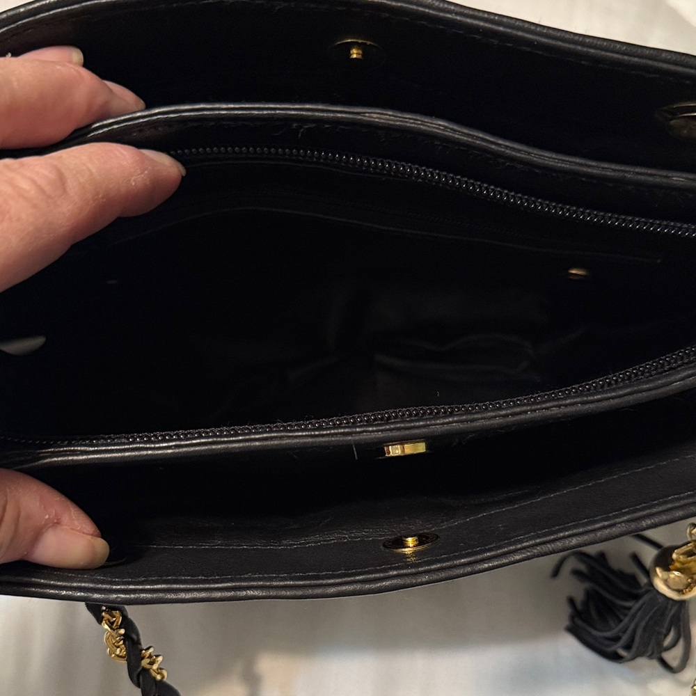 Giorgio Beverly Hill Black Quilted Bag With Gold Accents. - Picture 4 of 5